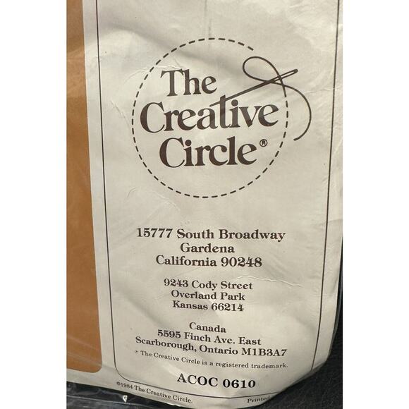 The Creative Circle 0610 Classic Bouquet Kit 100% Persian Wool yarn - Picture 2 of 6